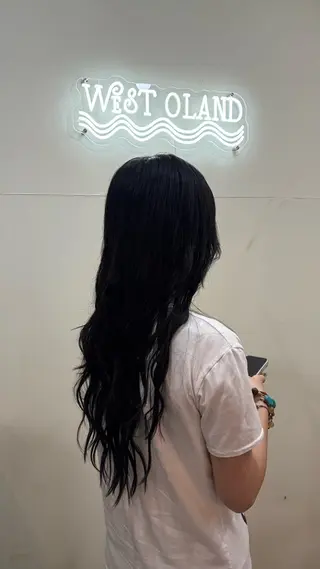 ロング WEST OLAND 黒坂佳乃のヘアスタイル