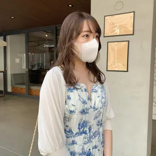 ロング カラー SAKINO． ベージュカラーのヘアスタイル