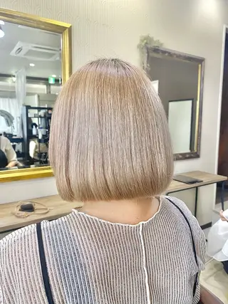 ミディアム 🩶ナチュラル ハイトーン/はちすのヘアスタイル