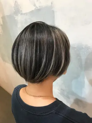 ショート カラー カラーが上手い 辻悠月のヘアスタイル