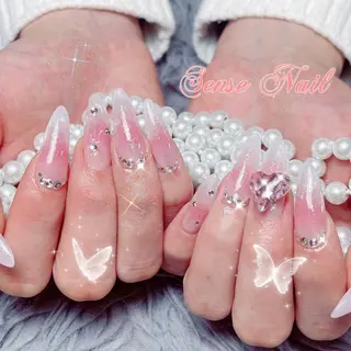 ネイル Queenie 🦋のネイルデザイン