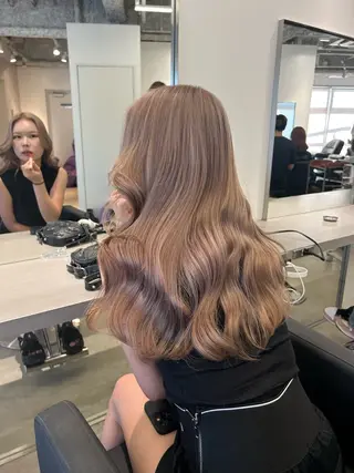 ロング カラー EIGHT mana 海外グレージュ🥥のヘアスタイル