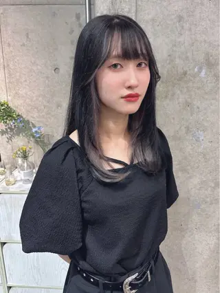 ロング カラー 井上 唯のヘアスタイル