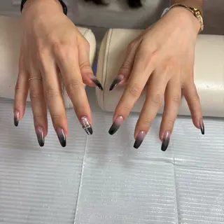 ネイル アッカスタイル所属・アッカスタイル 天野のネイルデザイン