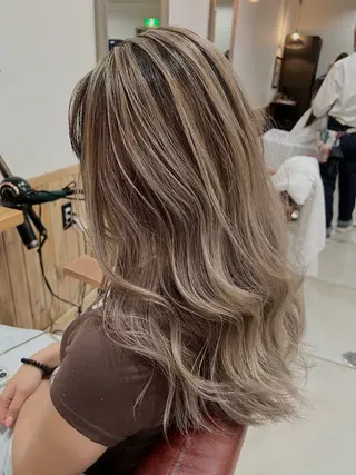 ロング ハイライトバレイヤー ジュ🎨川村聖吾🎨のヘアスタイル
