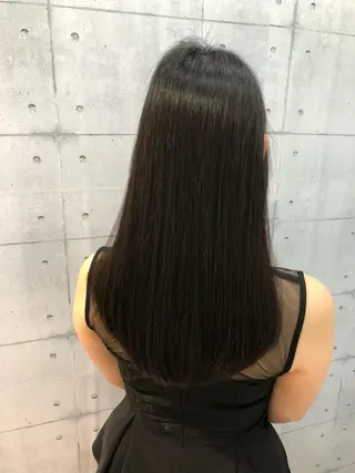 ロング 金沢 広美のヘアスタイル