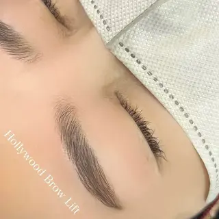 アイブロウ aura タマキのマツエク・マツパデザイン