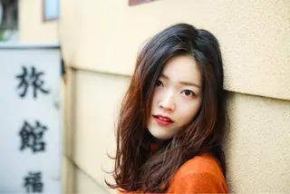 ロング カラー TAI透明カラー 柔らかい縮毛矯正のヘアスタイル