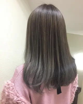 セミロング カラー クボキ サヤのヘアスタイル