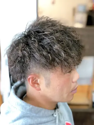 ショート パーマ メンズ 早川 太貴のヘアスタイル