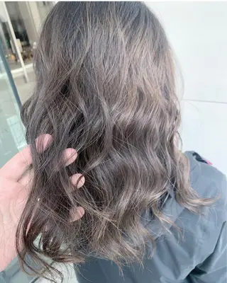セミロング カラー K. SUZUKAのヘアスタイル