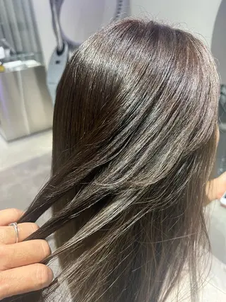 セミロング SALOWIN 表参道FLAT店所属・トップスタイリスト澤 奈緒美のヘアスタイル