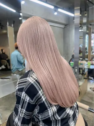ロング カラー ⭐ハイトーンブリーチ ミルクティーピンクのヘアスタイル