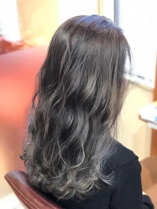 ロング カラー 100%髪質改善特化 TRUNSのヘアスタイル
