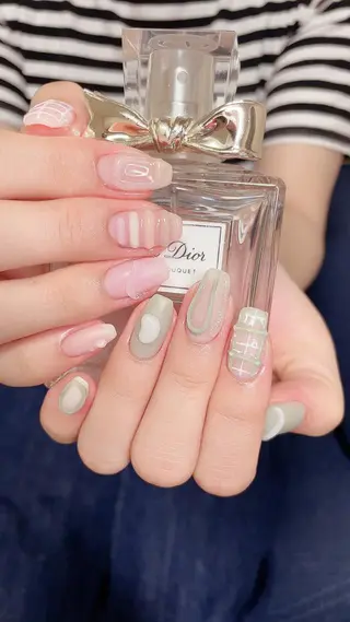 ミディアム カラー ネイル Petite Cannelleのネイルデザイン