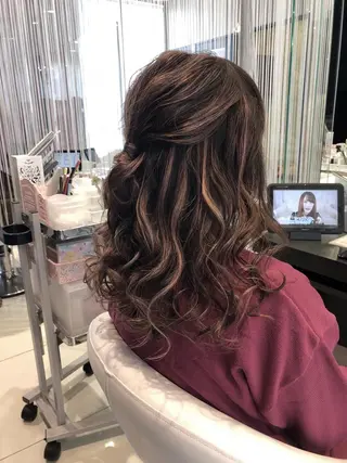 ミディアム カラー ヘアアレンジ 大塚 貴之のヘアスタイル