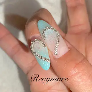 ミディアム ネイル nail salon Revymoreのネイルデザイン