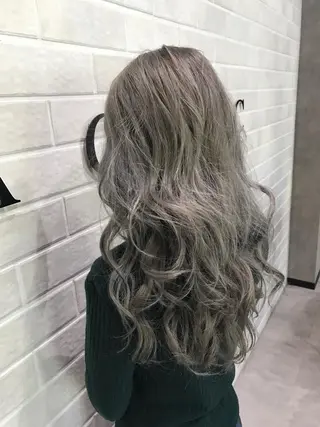 ロング カラー LACHIC LISAのヘアスタイル