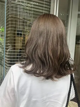 ミディアム カラー fio マナミのヘアスタイル