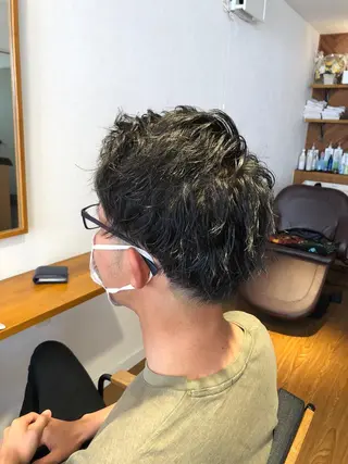 ショート パーマ メンズ 吉田 俊輔のヘアスタイル