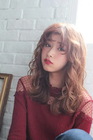 ロング カラー パーマ 岩出 俊のヘアスタイル