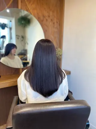 セミロング 塩川ももこ/ 自然な縮毛矯正のヘアスタイル