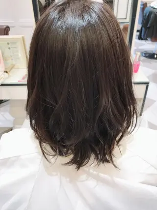 ショート カラー 粟田 めぐみのヘアスタイル