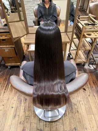 ロング ｢韓国風・ハイトーン ベージュカラー｣サナのヘアスタイル