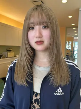 セミロング カラー レイヤー/ブリーチ/ 渋谷/ルル🌿のヘアスタイル