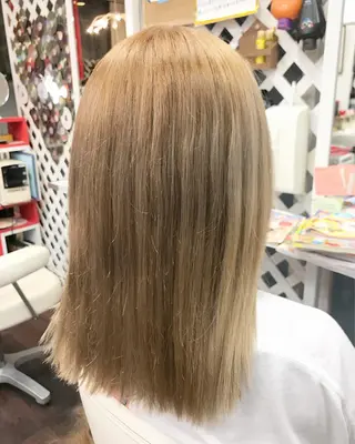 セミロング カラー 岩谷/ブリーチ 🪽透明感カラーのヘアスタイル