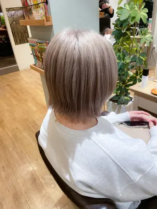 ショート カラー 高嶋 憂蘭々のヘアスタイル