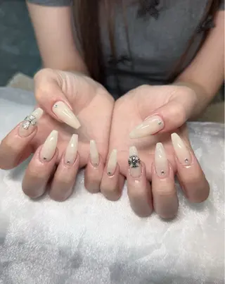 ネイル Hin Nailsのネイルデザイン