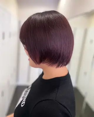 ショート カラー ハイトーン/レイヤー 似合わせ・ユキノのヘアスタイル