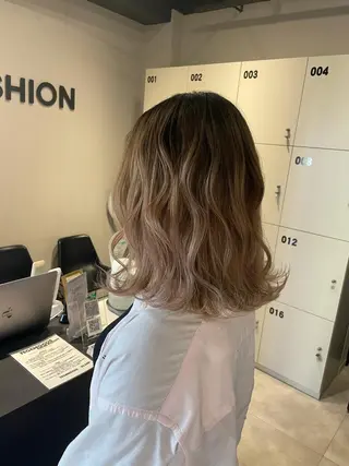 ショート カラー ブリーチ👩🦳/ ✂︎MANAMIのヘアスタイル