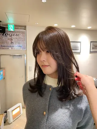 セミロング カラー ナチュラルヘア🫧 ナナミのヘアスタイル