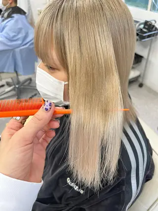 ミディアム カラー エクステ ハイトーン 💭黒崎ハルカのヘアスタイル