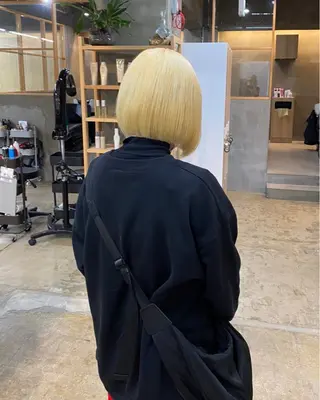 ショート 茜璃/ブリーチカラー /レイヤーカットのヘアスタイル