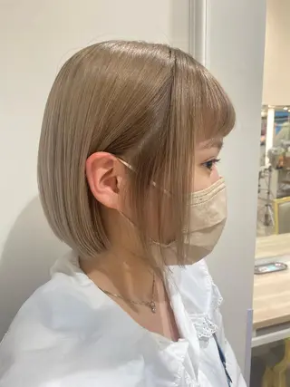 ショート カラー 小顔レイヤー/ ベージュ🤍Rieのヘアスタイル