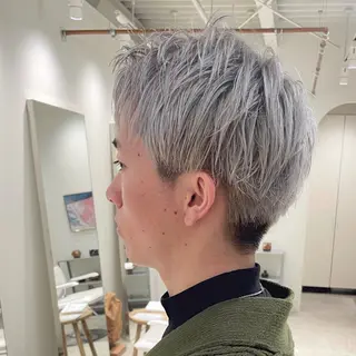 カラー メンズ 安西 香利奈のヘアスタイル