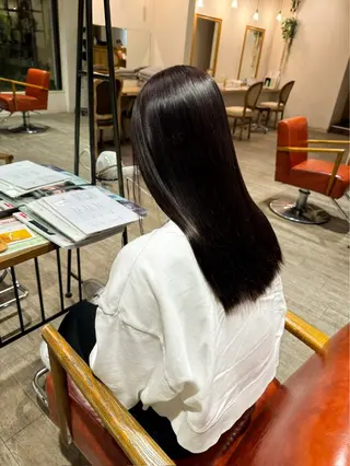 ロング 岡田 真弥のヘアスタイル