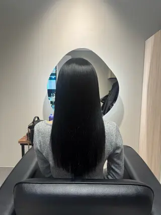 ロング NAVY 橋本心 縮毛矯正のヘアスタイル