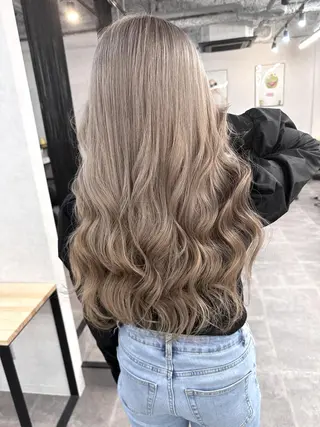 ロング ヘアアレンジ カラー ハイトーン カラーのヘアスタイル