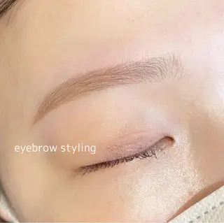 アイブロウ WHITE EYE honoka🌙の眉毛・アイブロウイメージ