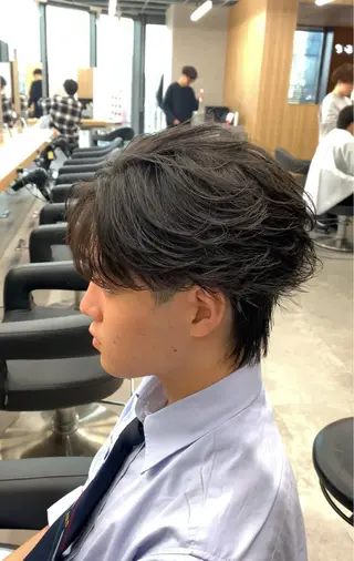 ミディアム パーマ ヘアアレンジ メンズ 🔥ニュアンス フェザー小林海斗🔥のヘアスタイル