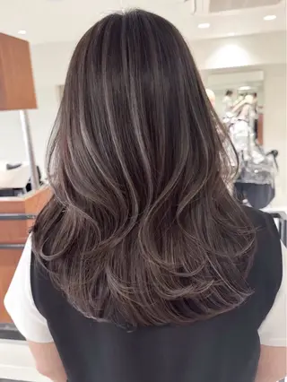 セミロング カラー 新實 ゆりあのヘアスタイル