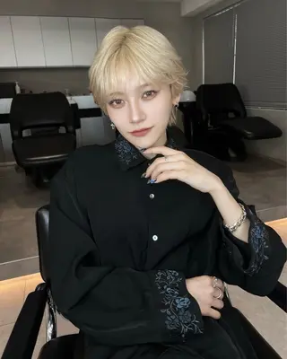 メンズ ハイトーン デザインカラーのヘアスタイル