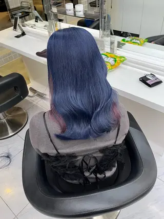 セミロング 寒色/ベージュヘア ブリーチありMiOのヘアスタイル