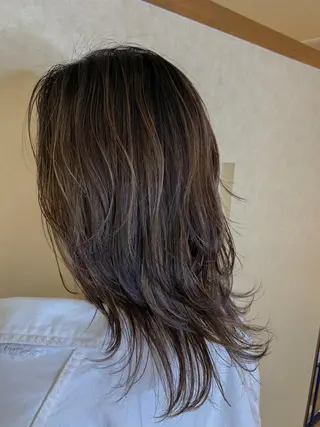 ミディアム Lit.豊橋 夏目のヘアスタイル
