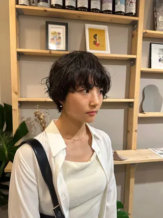 ショート 金ウンス 髪質改善カラーのヘアスタイル