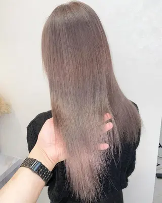 セミロング カラー 色ムラ修正の神様 新宿ハイトーンかすみのヘアスタイル